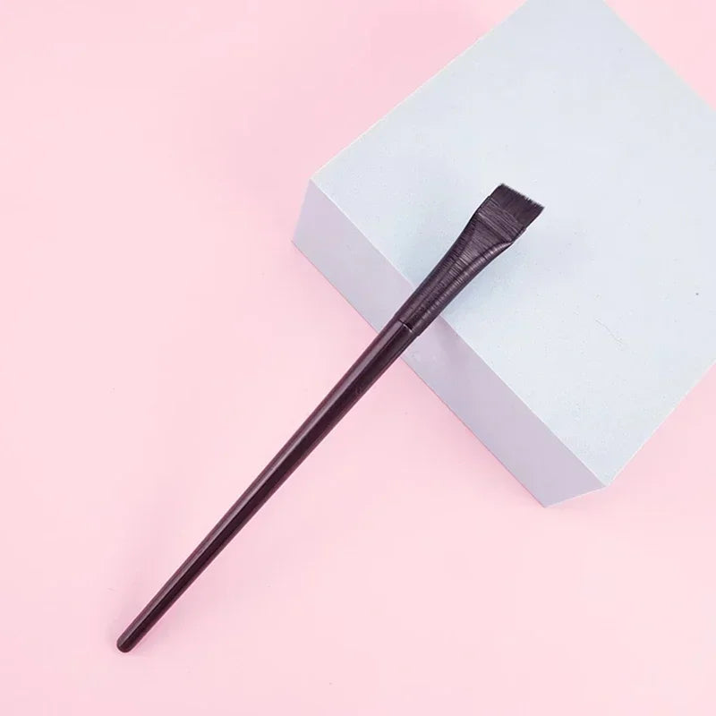 New 1pcs Eyebrow Contour Brush Blade Eyeliner Brush Portable Small Angle Horizontal Silkworm Brush Female Makeup Tool