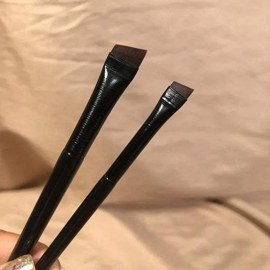New 1pcs Eyebrow Contour Brush Blade Eyeliner Brush Portable Small Angle Horizontal Silkworm Brush Female Makeup Tool